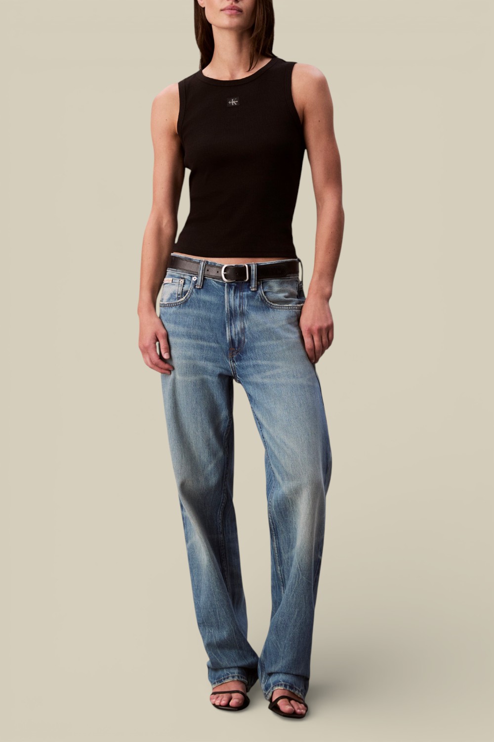 תמונת כל הלוק של גופיית ריב